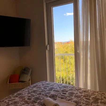 Apartman Lana *